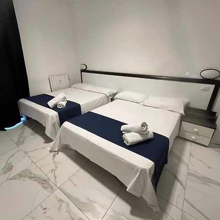 Jcube Apartments Bocconi Milano Bagian luar foto