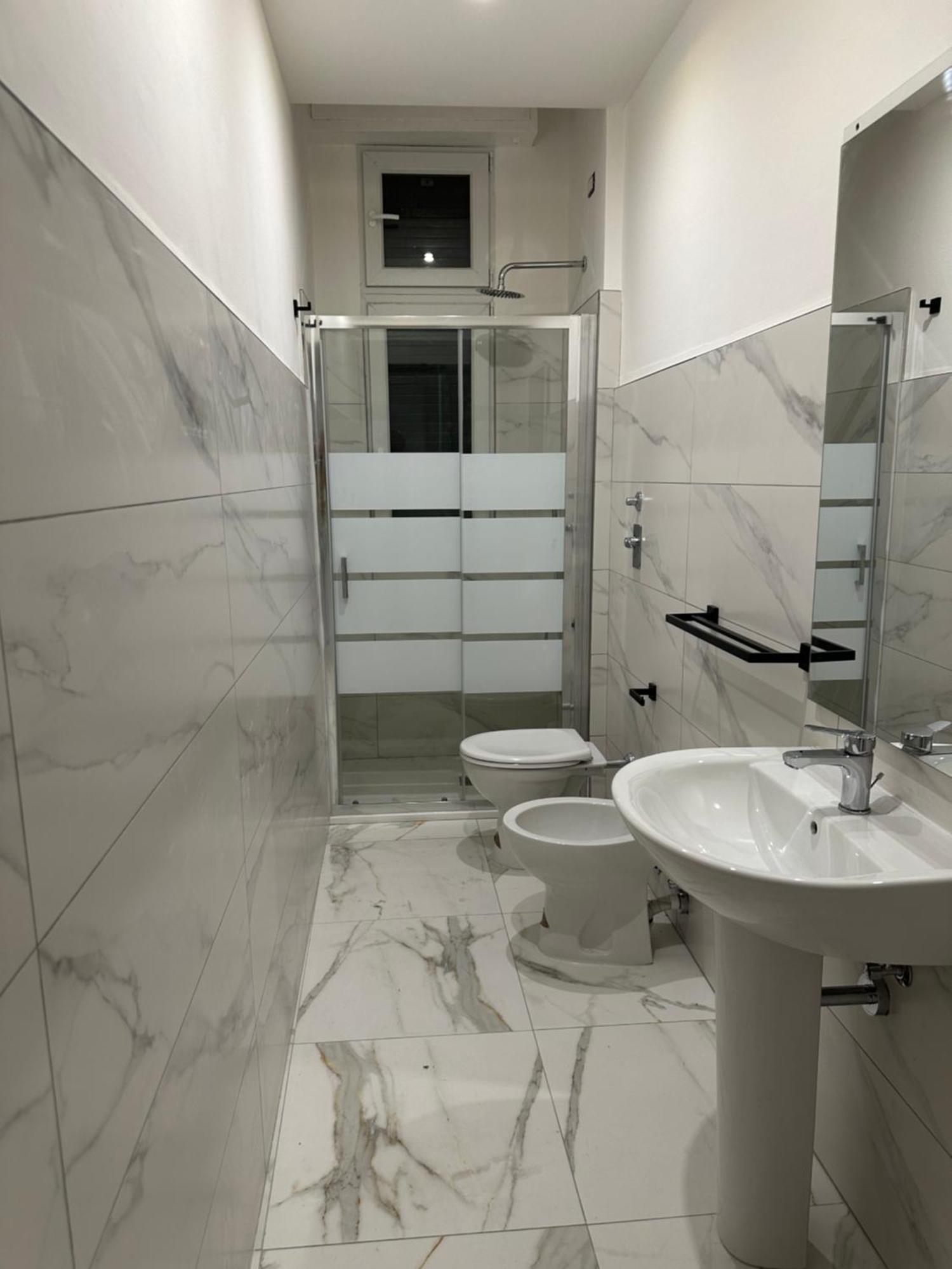Jcube Apartments Bocconi Milano Bagian luar foto