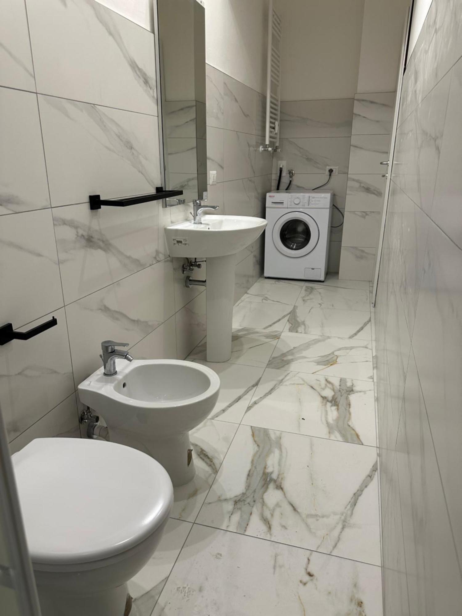 Jcube Apartments Bocconi Milano Bagian luar foto