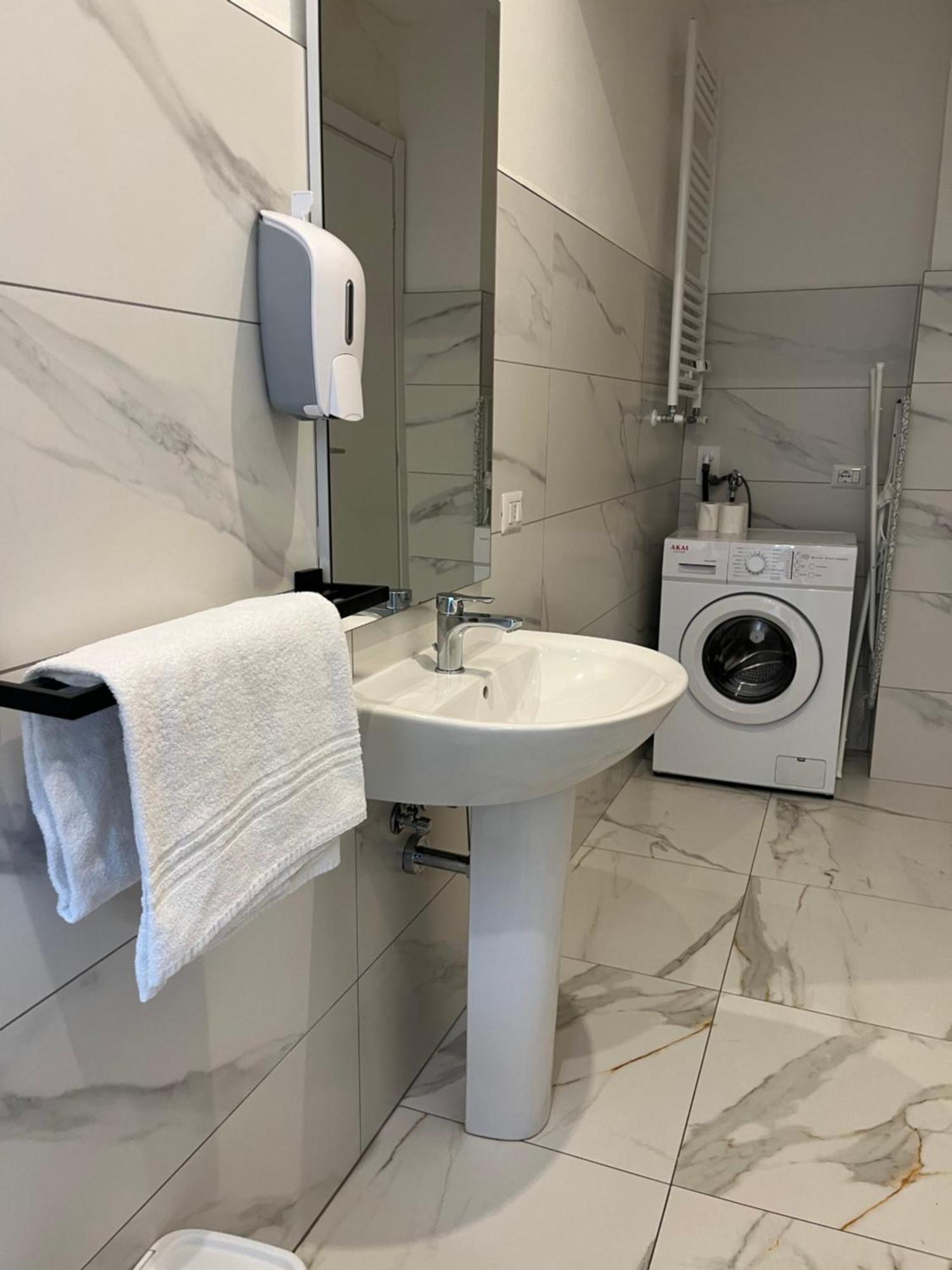 Jcube Apartments Bocconi Milano Bagian luar foto