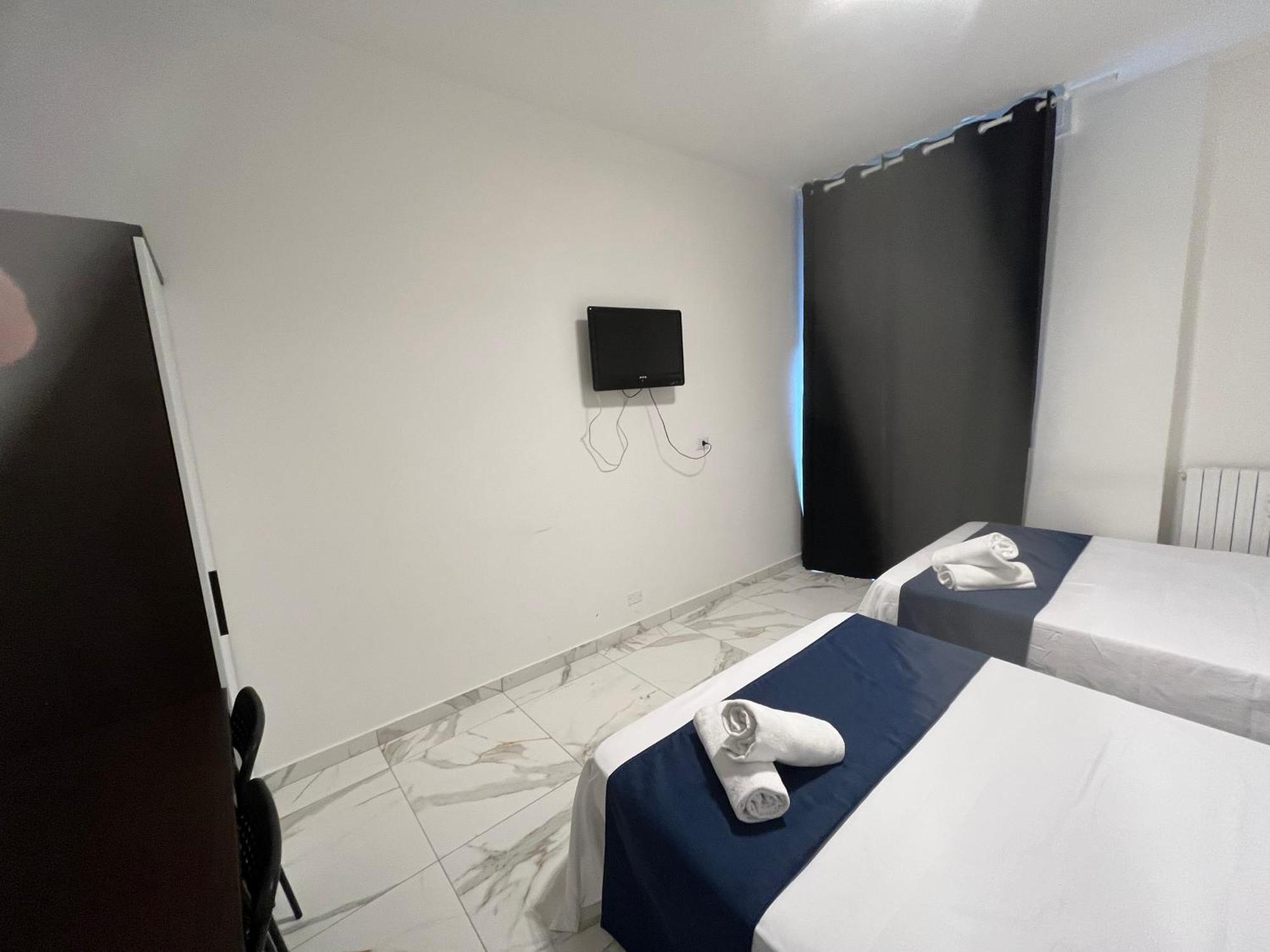 Jcube Apartments Bocconi Milano Bagian luar foto