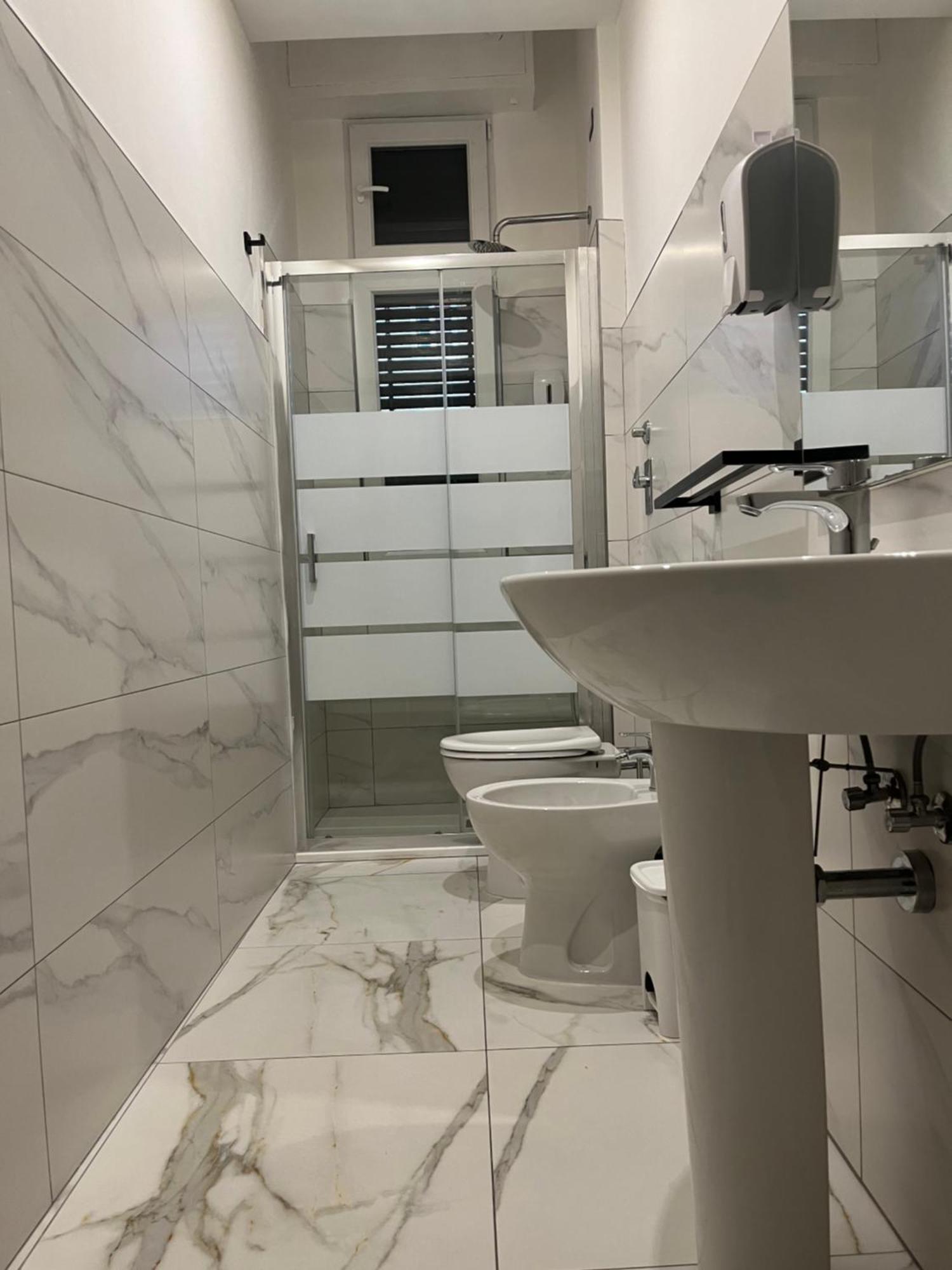 Jcube Apartments Bocconi Milano Bagian luar foto